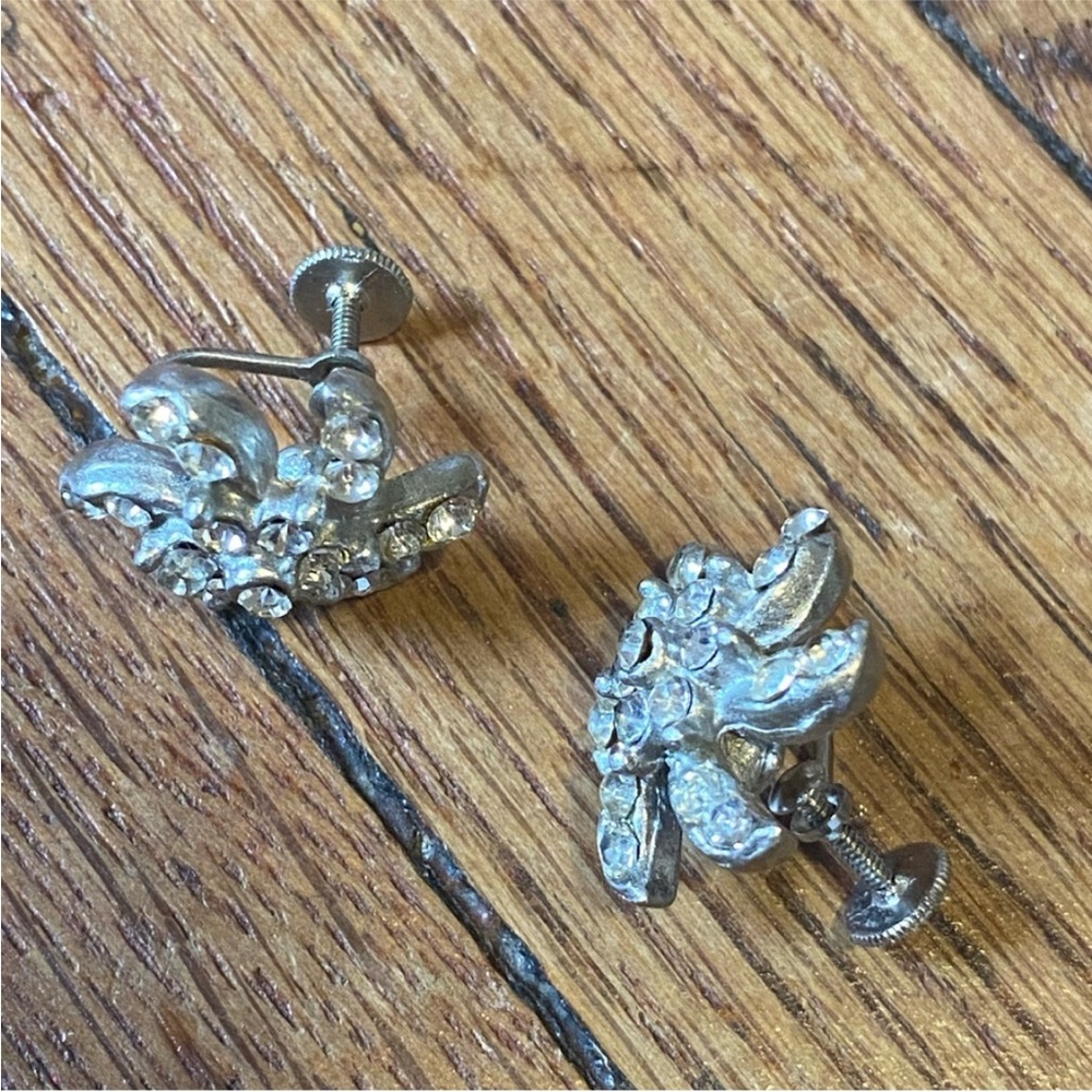 Vintage rhinestones earrings for any ears :)  screw back no piercing needed